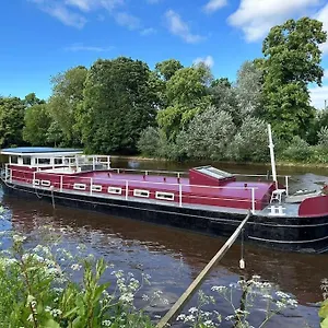 Unique Houseboat Experience I Break Botel